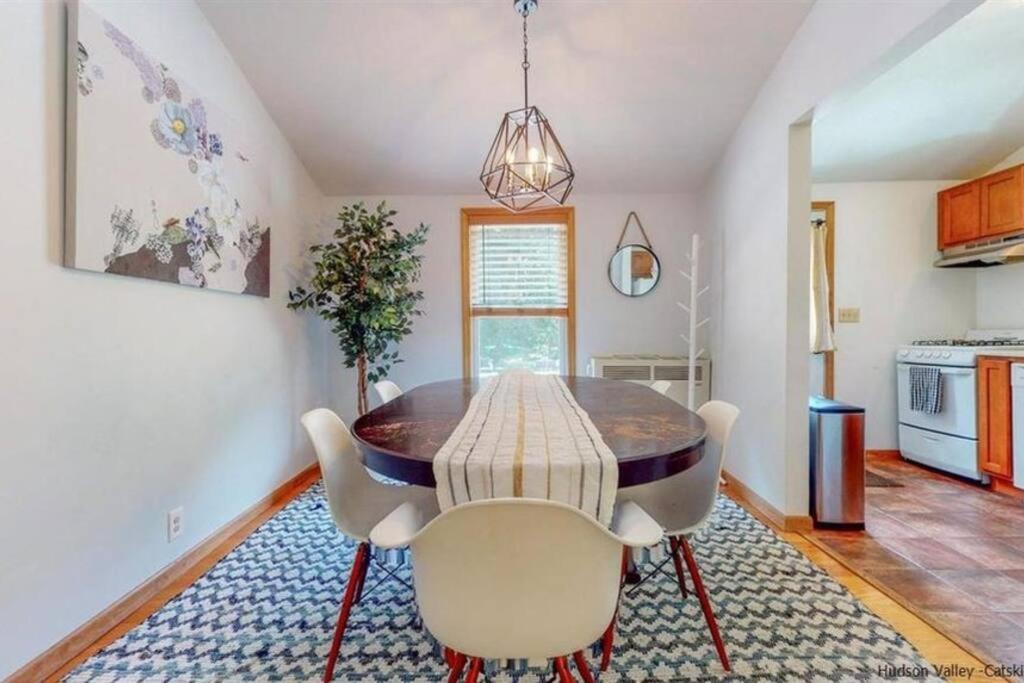 Near Hunter Mountain And Woodstock * Saugerties